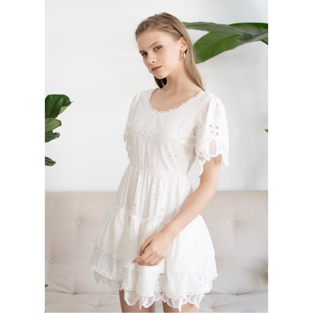 ChicWish SWEETHEART NECK EMBROIDERED EYELET COTTON DRESS Size (Small)